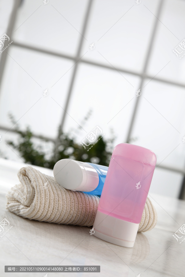 用毛巾擦爽肤水或清洁剂