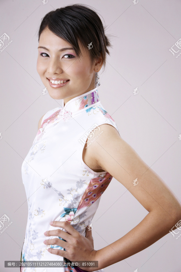 中国年轻女性传统服饰简介