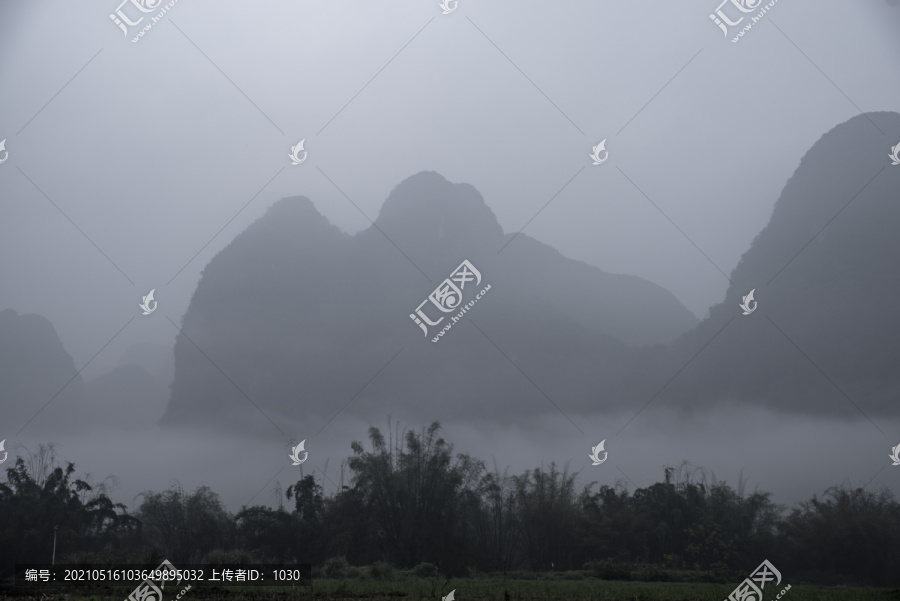 水墨山