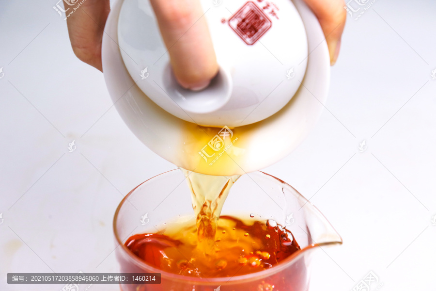 凤凰单枞茶叶倒茶