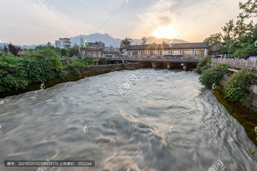 都江堰岷江水