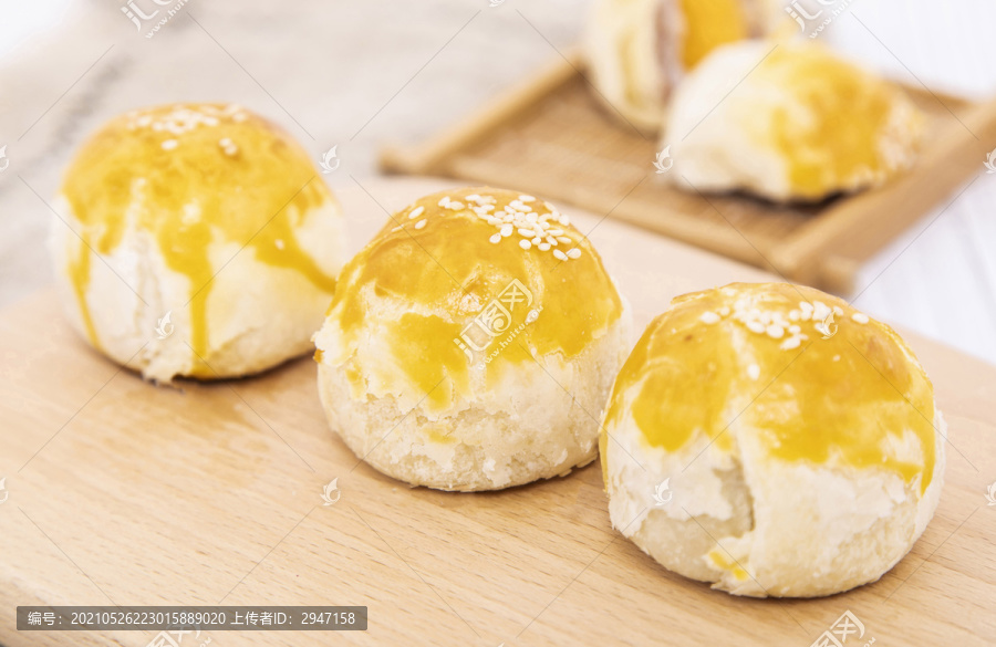 传统美食蛋黄酥拍摄