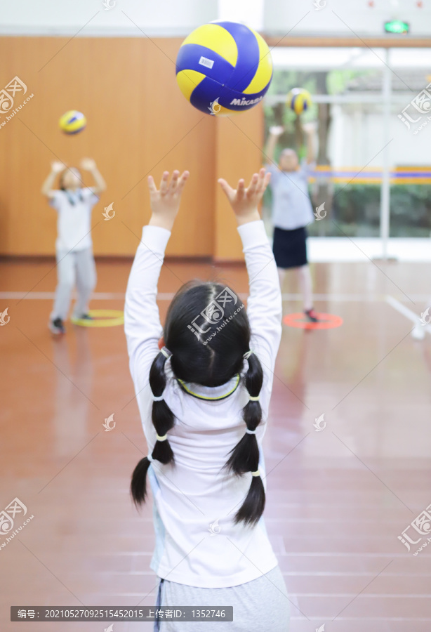 少儿女子排球训练