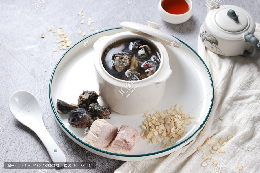 19花旗參燉烏雞湯