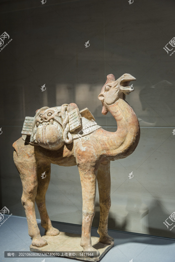 唐代画彩载囊骆驼