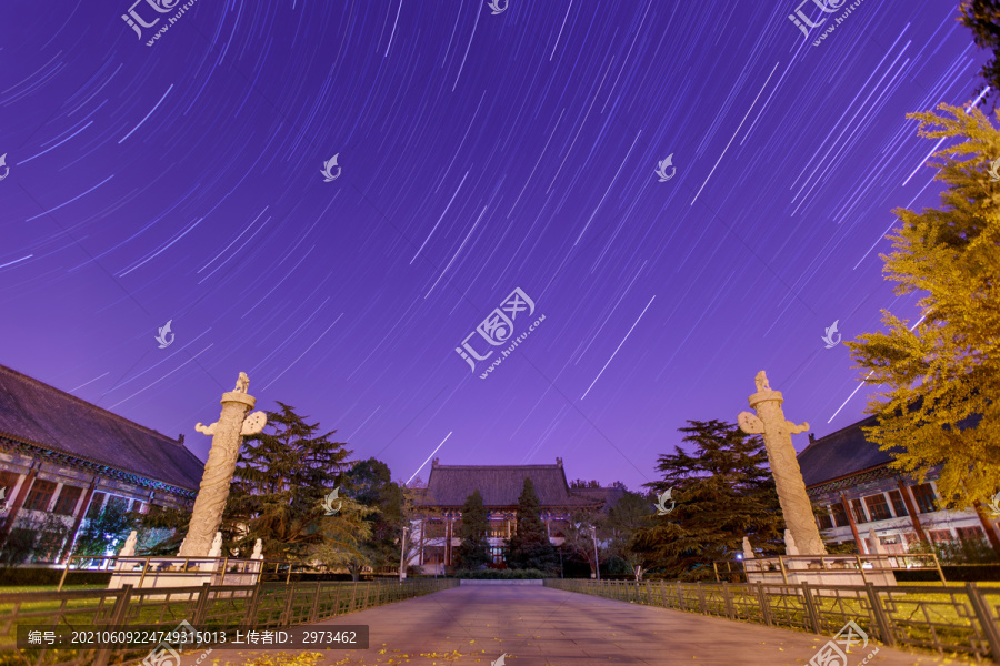 北京大学未名湖畔夜景