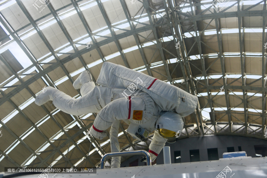 四川科技馆展品宇宙空间站航天员