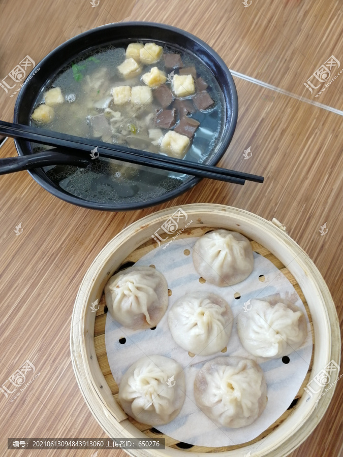 鸭血粉丝汤灌汤包