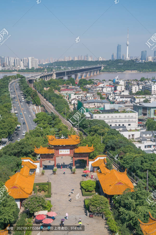 从武汉黄鹤楼上俯瞰城市全景