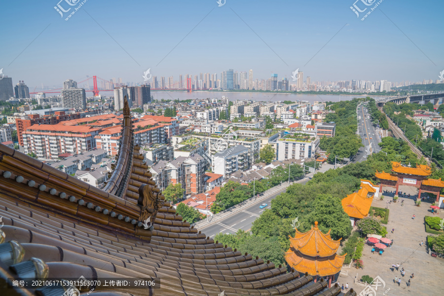 从武汉黄鹤楼上俯瞰城市全景