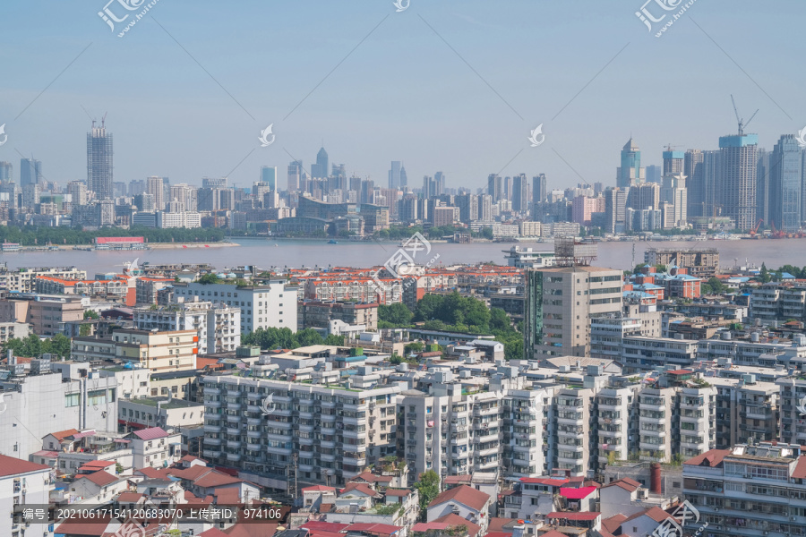 从武汉黄鹤楼上俯瞰城市全景