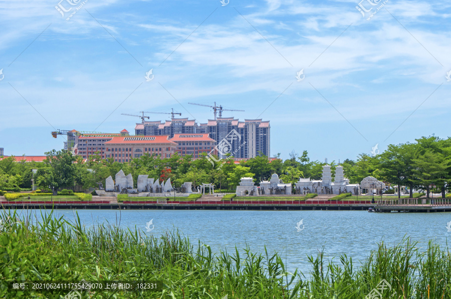 海丝艺术公园湖岸景色