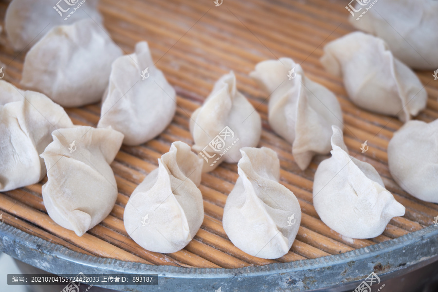 中国风俗包饺子