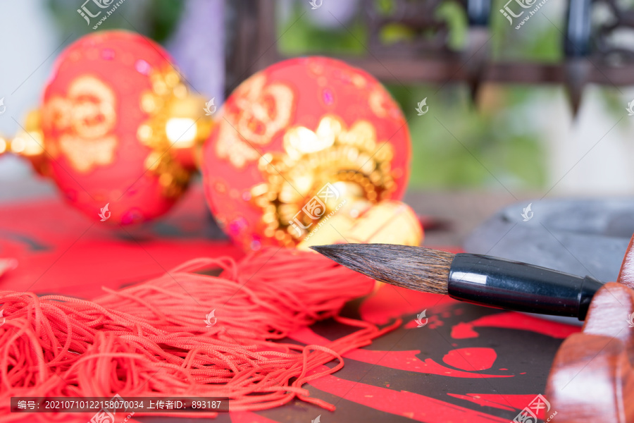 中国春节写春联习俗及其它传统元