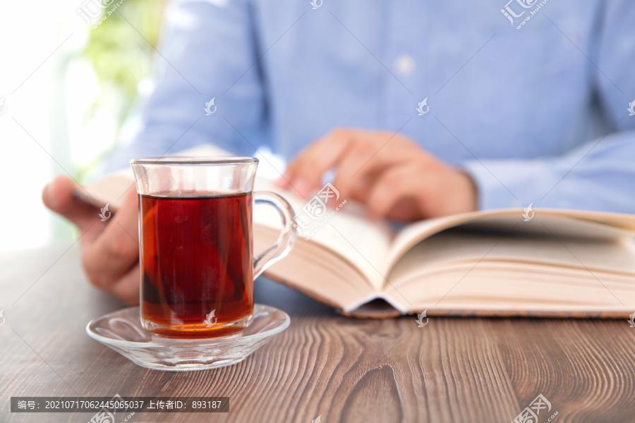 一杯红茶和认真的读者