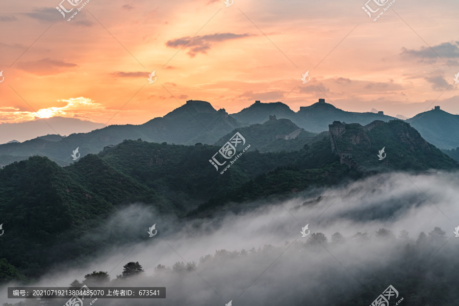 旅游景区金山岭长城日出