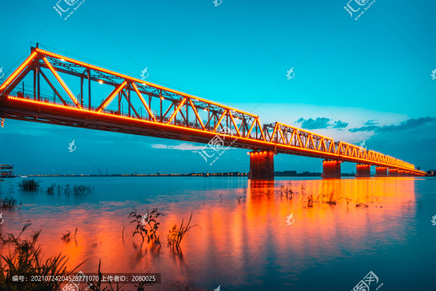 哈尔滨松花江铁路桥夜景