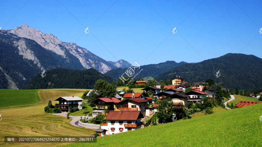 奥地利阿尔卑斯山田园风光