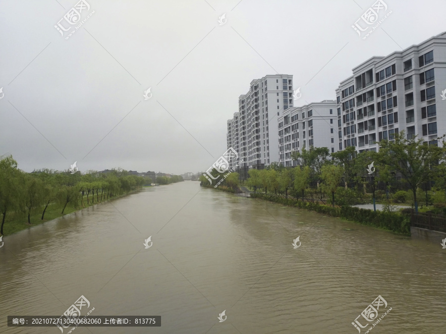 强降雨河流