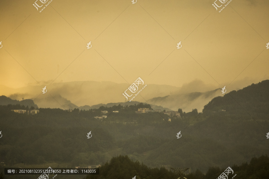 夕阳射光大山耶稣光