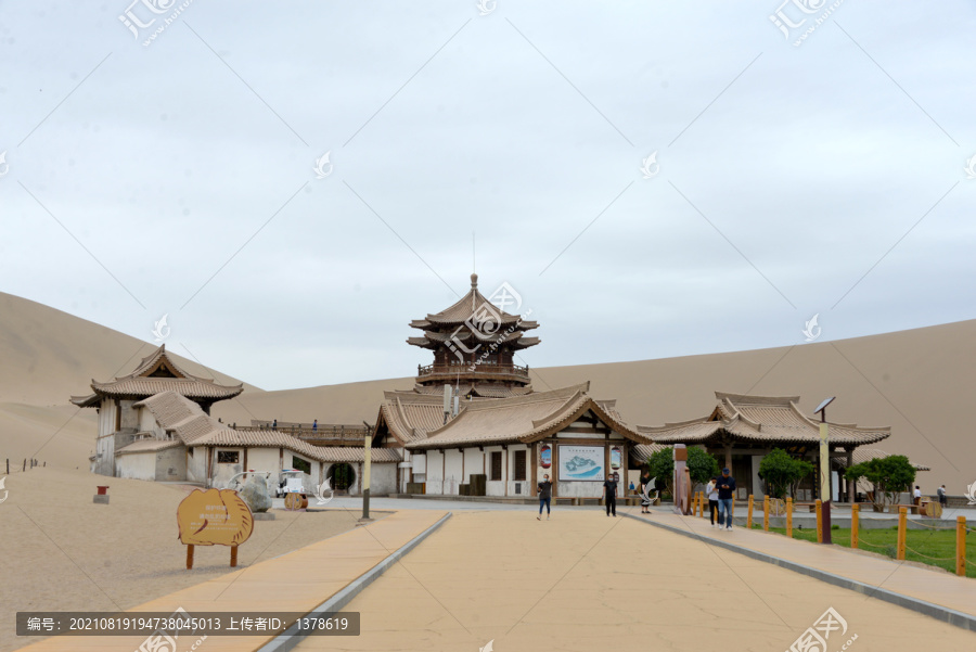 鸣沙山月牙泉