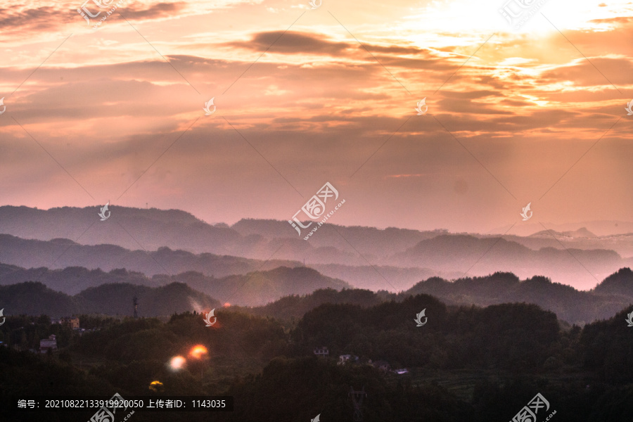 山里霞光苏马荡风景