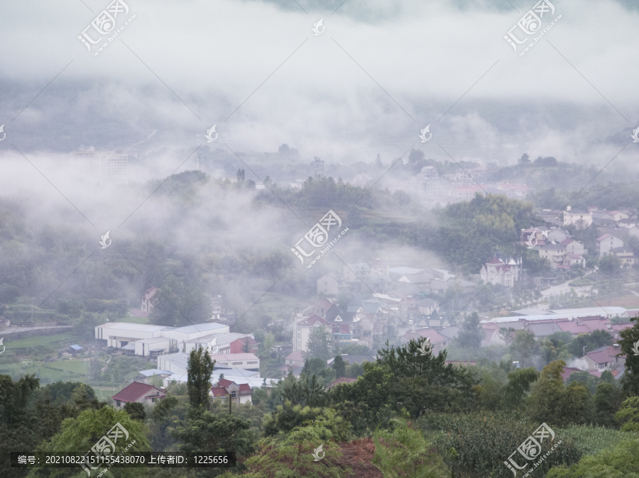 晨雾中的桐庐山村11