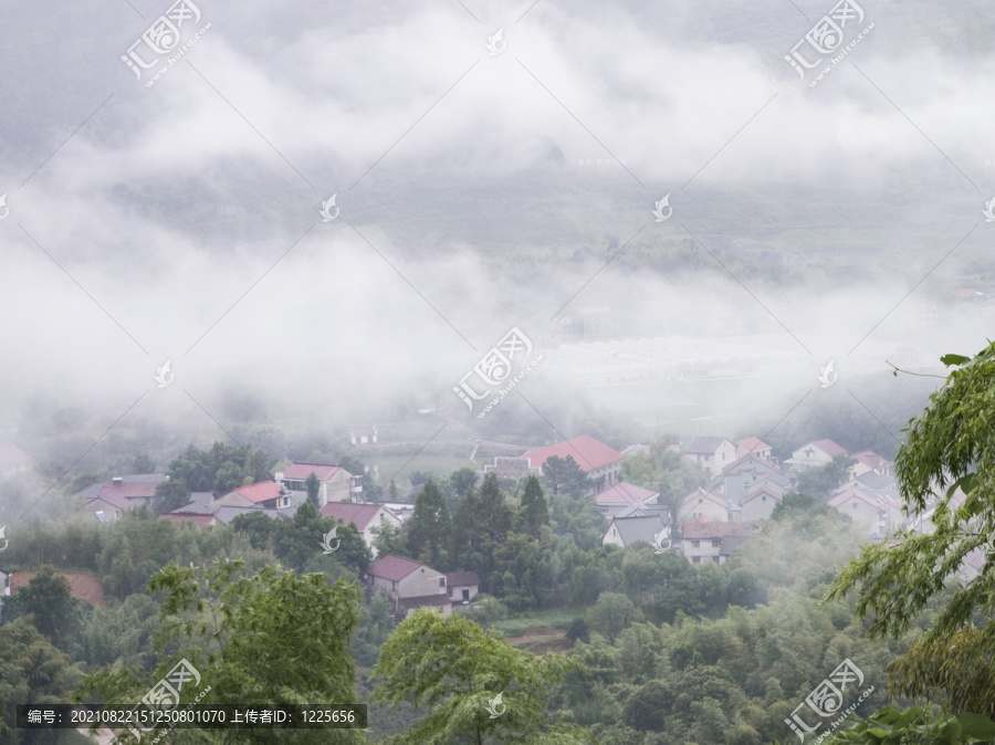 晨雾中的桐庐山村29