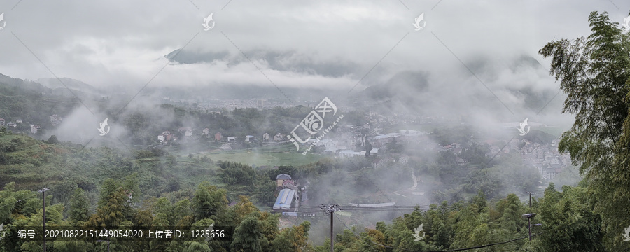 晨雾中的桐庐山村54