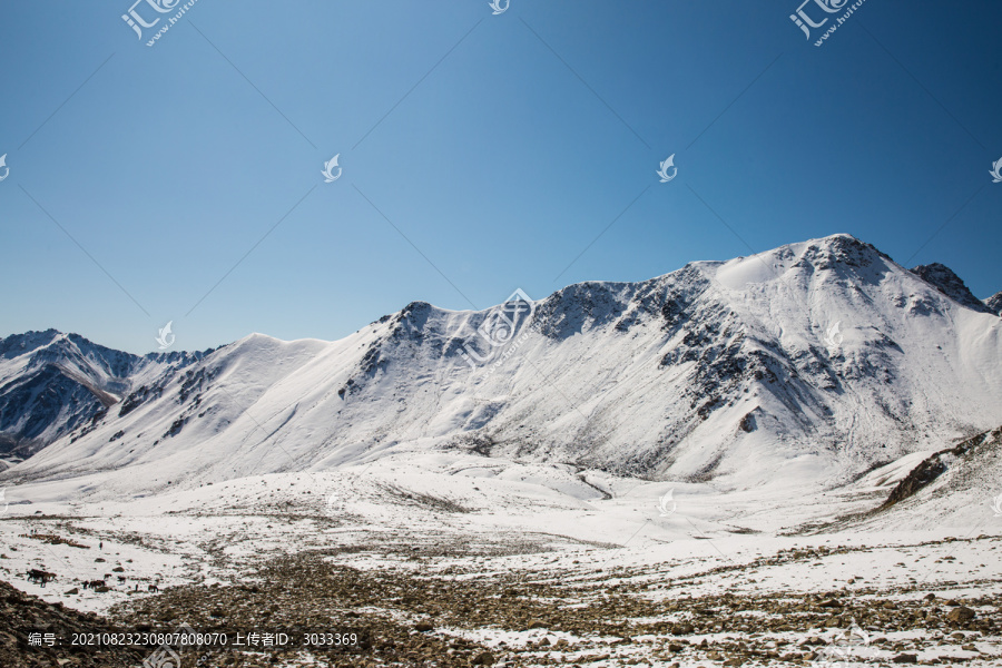 新疆独库公路雪山