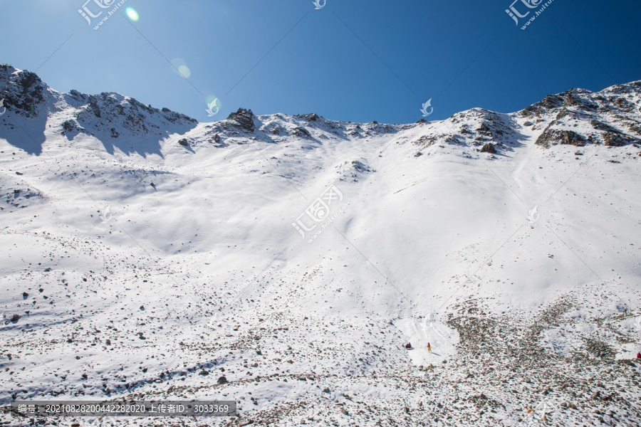 独库公路雪山