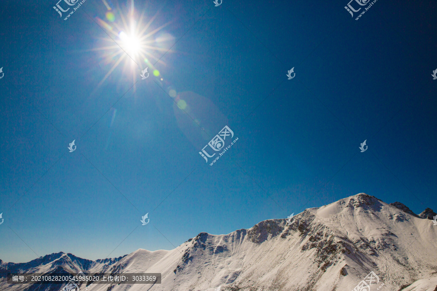 独库公路雪山