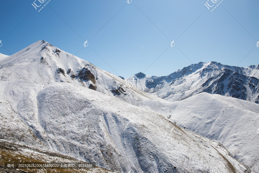 独库公路雪山