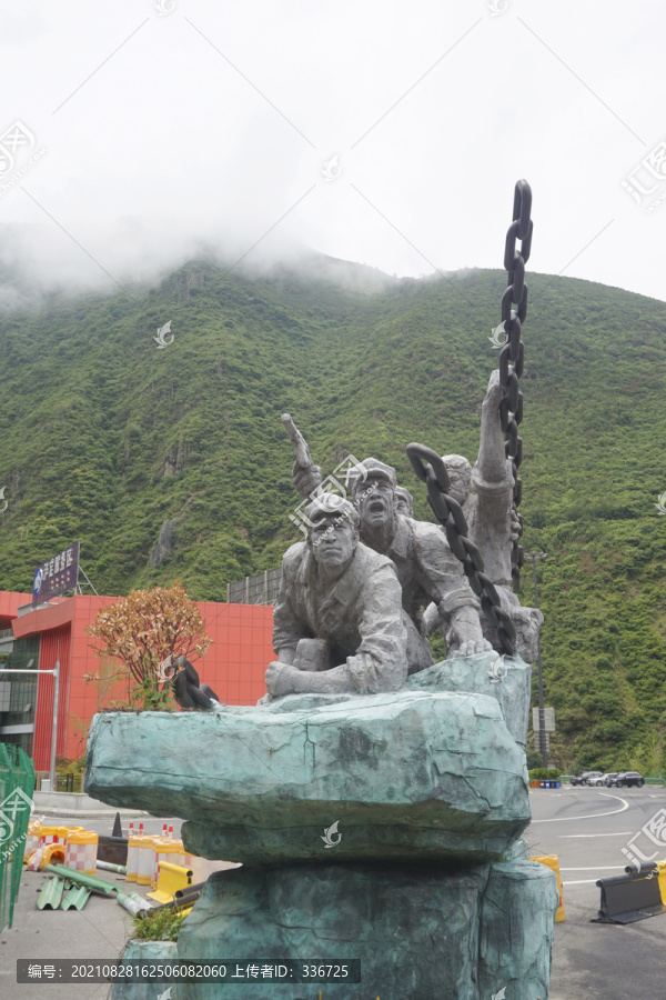 飞夺泸定桥雕塑