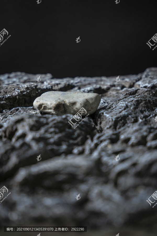 黑色石头火山岩背景素材