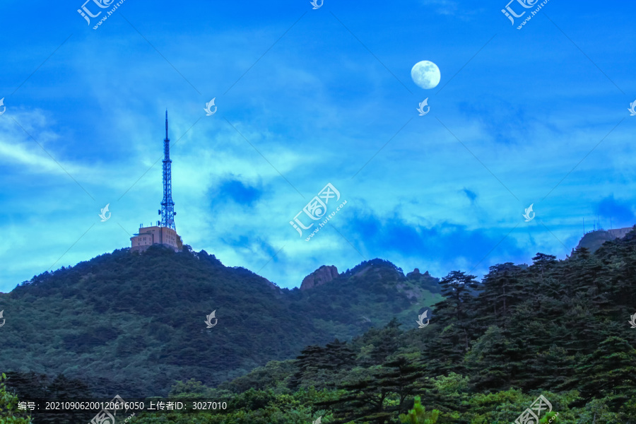 黃山氣象站月色