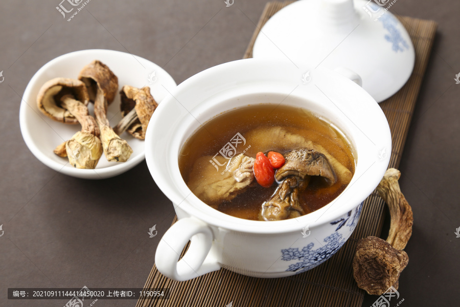 松茸雞湯