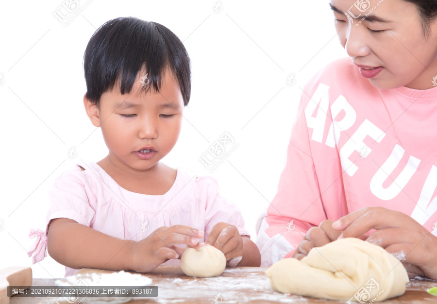 手把手教孩子学习制作月饼