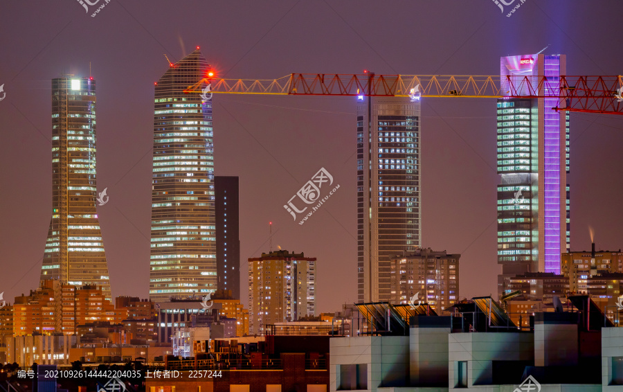 都市夜景與城市霓虹燈