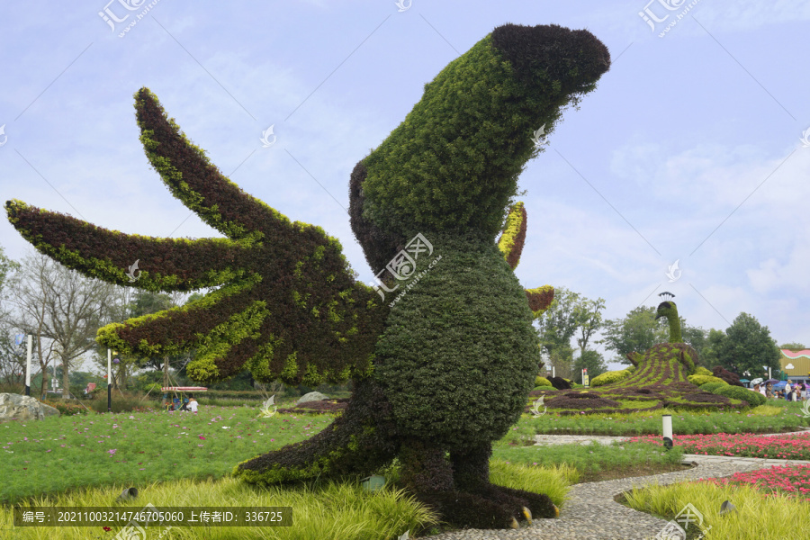 园林植物雕塑犀鸟