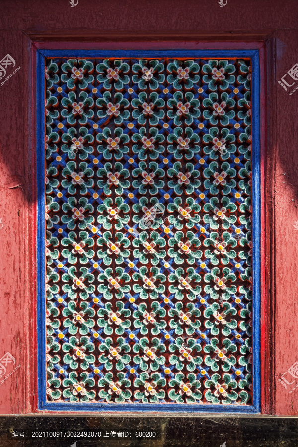 甘南拉卜楞寺寺院窗户雕窗