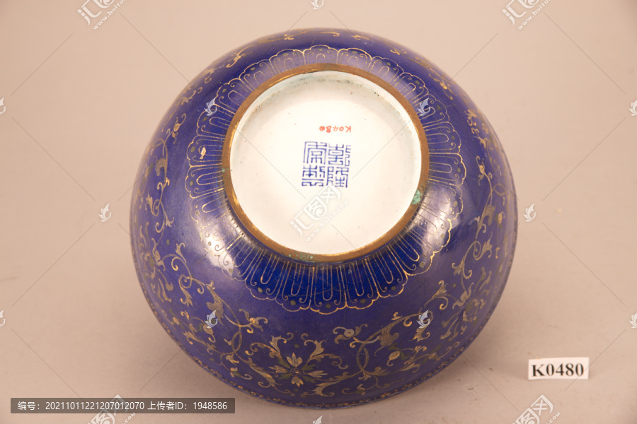 清乾隆款铜胎蓝釉珐琅碗
