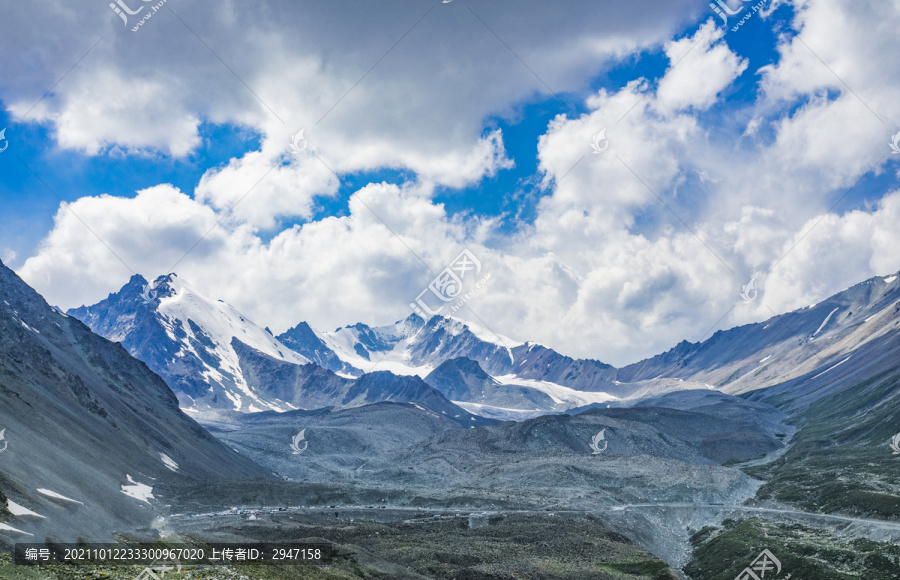 新疆喀纳斯雪山河流草原风光