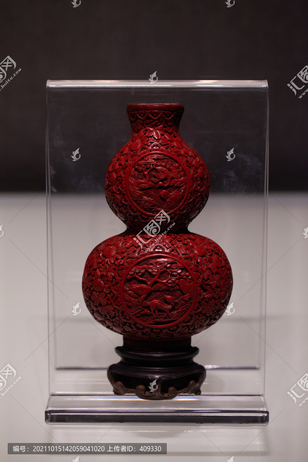 剔红葫芦形壁瓶