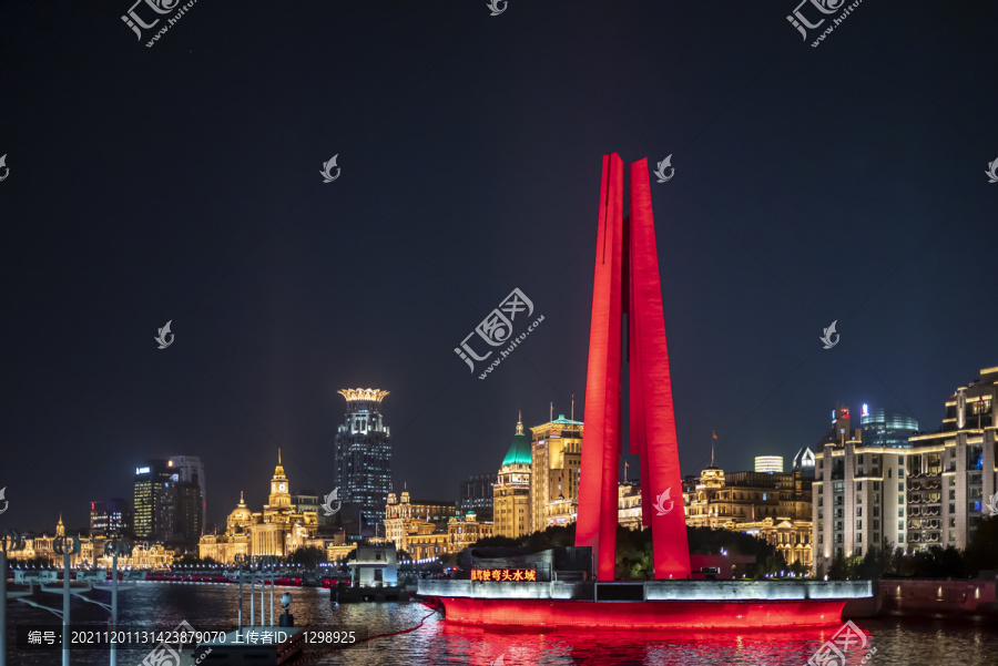 上海外滩英雄纪念碑夜景