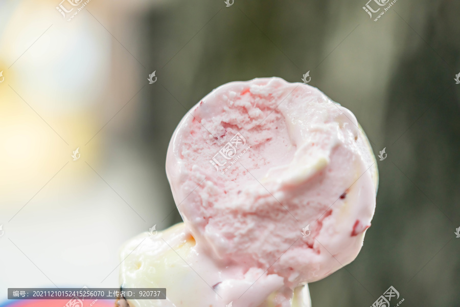 双球冰淇淋