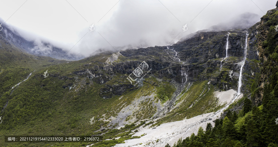 稻城亚丁高山流水图