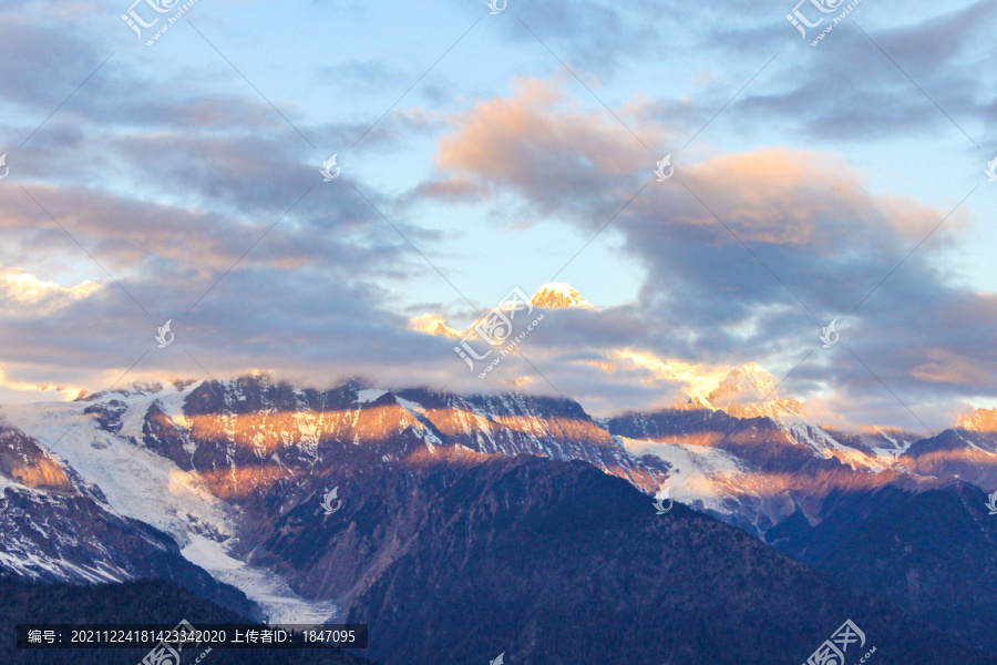 云南香格里拉哈巴雪山