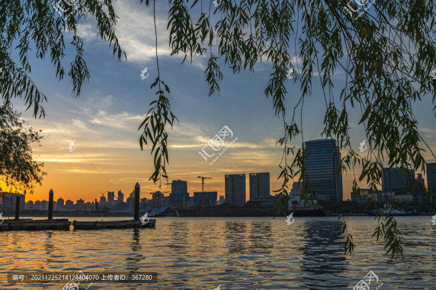 上海黄浦江滨江夕阳景观