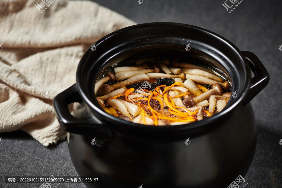 山珍野菌汤